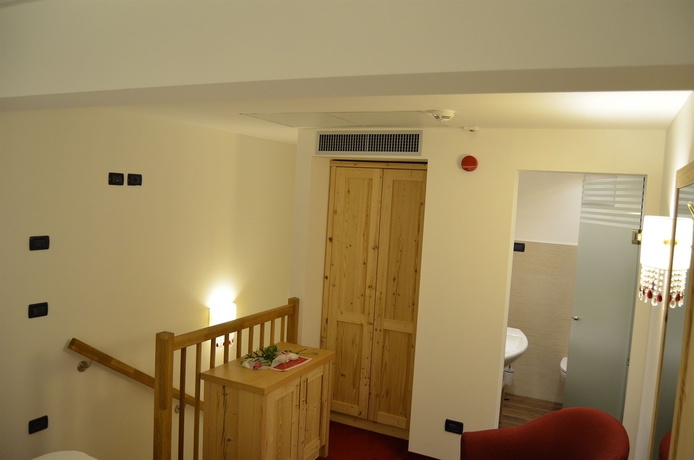 Imagen de los interiores del Hotel Ladina. Foto 14