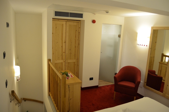 Imagen de los interiores del Hotel Ladina. Foto 15