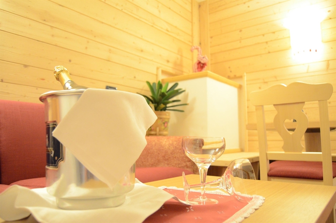 Imagen de la habitación del Hotel Ladina. Foto 12