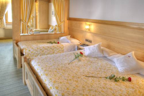Imagen de la habitación del Hotel Ladinia, Pozza di Fassa. Foto 11
