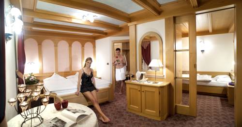 Imagen de la habitación del Hotel Ladinia, Pozza di Fassa. Foto 12