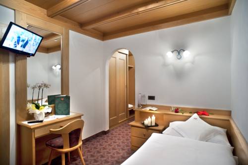 Imagen de la habitación del Hotel Ladinia, Pozza di Fassa. Foto 13