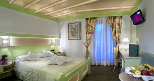 Imagen de la habitación del Hotel Ladinia, Pozza di Fassa. Foto 14