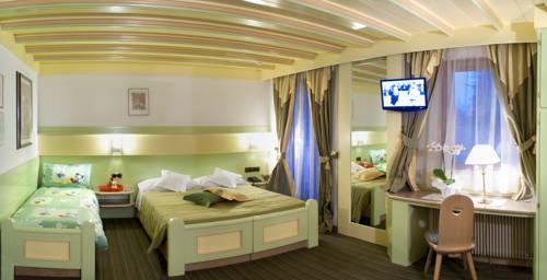 Imagen de la habitación del Hotel Ladinia, Pozza di Fassa. Foto 15