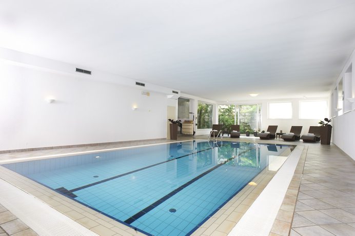 Imagen de la piscina del Hotel Ladurner, Merano. Foto 20