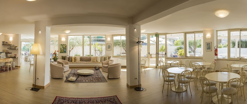 Imagen de los interiores del Hotel Lady G. Foto 11
