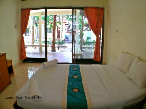 Imagen de la habitación del Hotel Laem Kum Beach Resort & Seafood. Foto 10