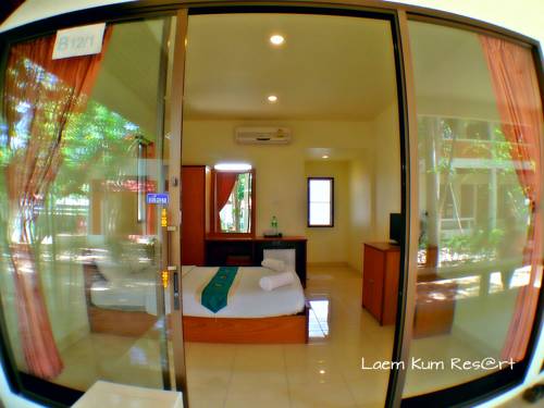 Imagen de la habitación del Hotel Laem Kum Beach Resort & Seafood. Foto 14