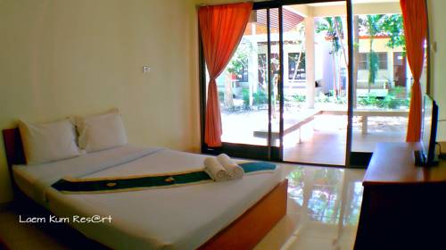 Imagen de la habitación del Hotel Laem Kum Beach Resort & Seafood. Foto 15