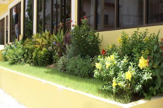 Imagen de los exteriores del Hotel Laemya Inn. Foto 14