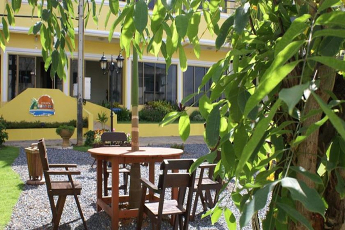 Imagen de los exteriores del Hotel Laemya Inn. Foto 15