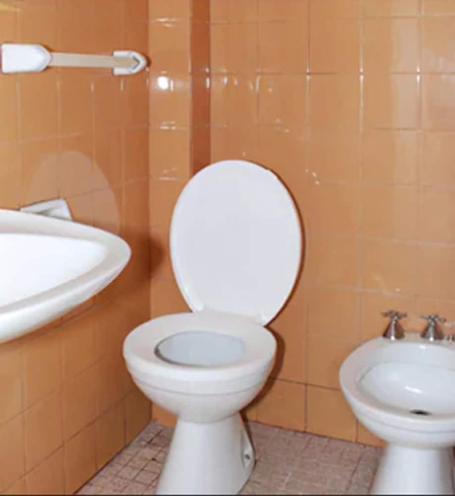 Imagen de la habitación del Hotel Laerte Mendoza. Foto 9