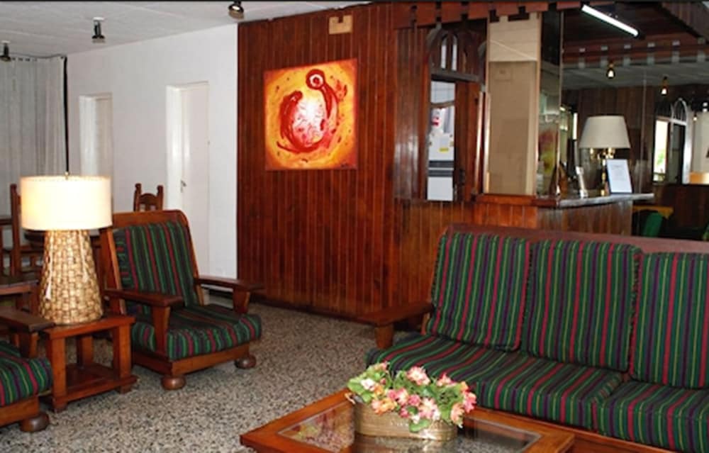 Imagen del bar/restaurante del Hotel Laerte Mendoza. Foto 3