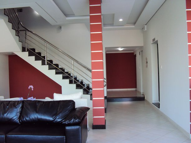 Imagen del bar/restaurante del Hotel Laf. Foto 2