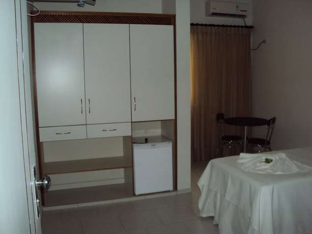 Imagen de la habitación del Hotel Laf. Foto 12