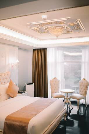 Imagen de la habitación del Hotel Lafaayette Luxury Suites Baguio. Foto 14