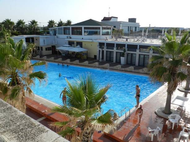 Imagen de la piscina del Hotel Lafayette, Giovinazzo. Foto 19