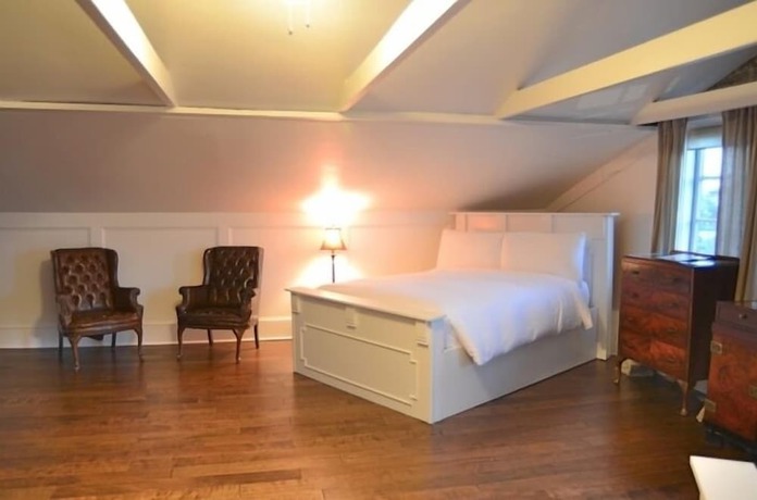Imagen de la habitación del Hotel Lafitte and Bar. Foto 3