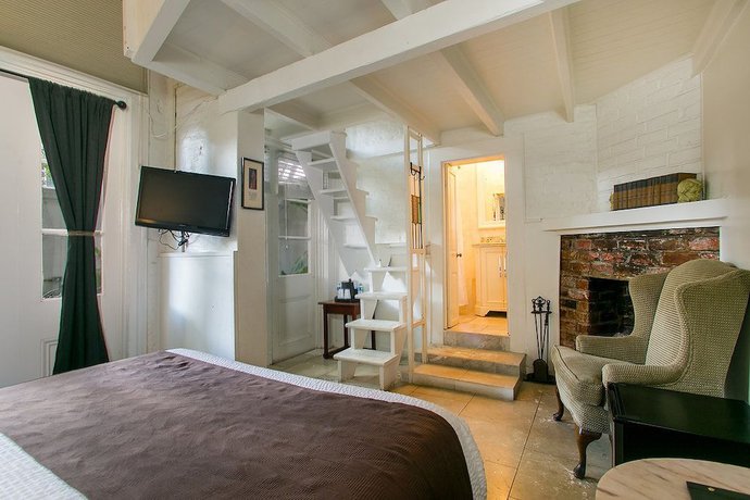 Imagen de la habitación del Hotel Lafitte and Bar. Foto 4