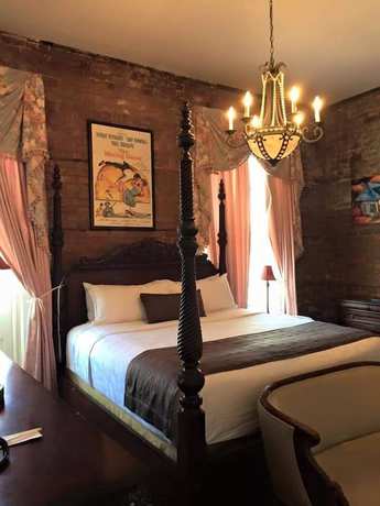 Imagen de la habitación del Hotel Lafitte and Bar. Foto 7