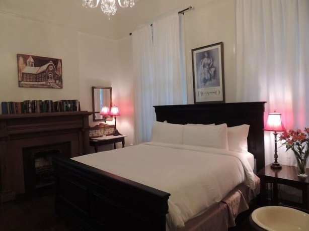 Imagen de la habitación del Hotel Lafitte and Bar. Foto 11