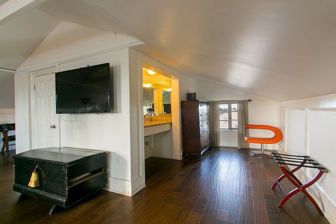 Imagen de la habitación del Hotel Lafitte and Bar. Foto 13