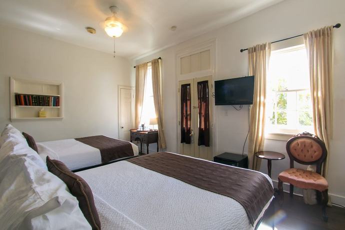 Imagen de la habitación del Hotel Lafitte and Bar. Foto 18