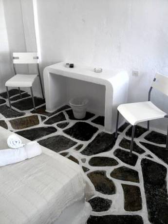 Imagen de la habitación del Hotel Lagada Beach, Ad&aacute;mas. Foto 3