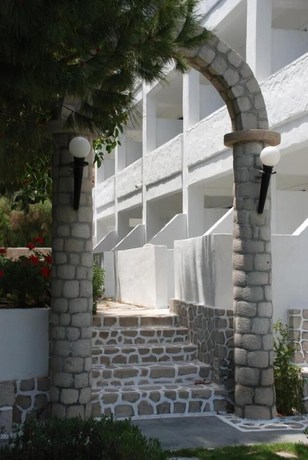 Imagen general del Hotel Lagada Beach, Milo. Foto 2