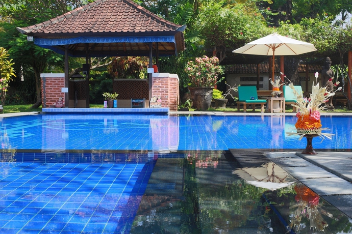 Imagen de la piscina del Hotel Laghawa Beach Inn. Foto 9
