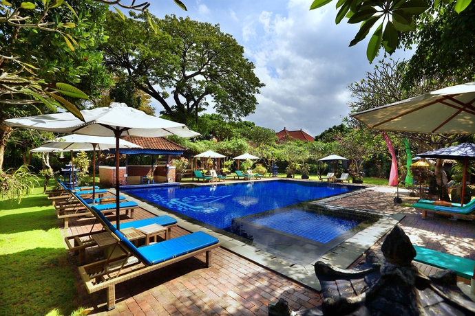 Imagen de la piscina del Hotel Laghawa Beach Inn. Foto 10