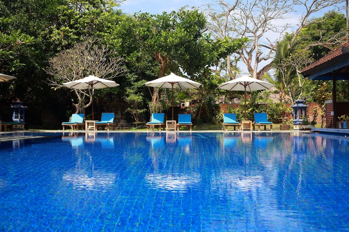 Imagen de la piscina del Hotel Laghawa Beach Inn. Foto 11