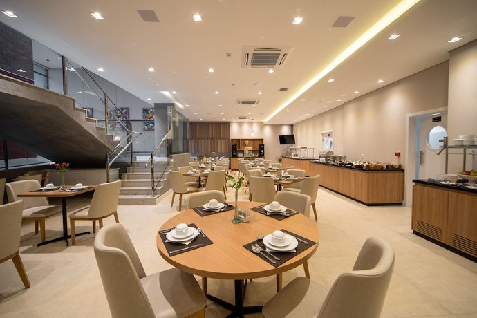 Imagen del bar/restaurante del Hotel Laghetto Esta&ccedil;&atilde;o. Foto 3