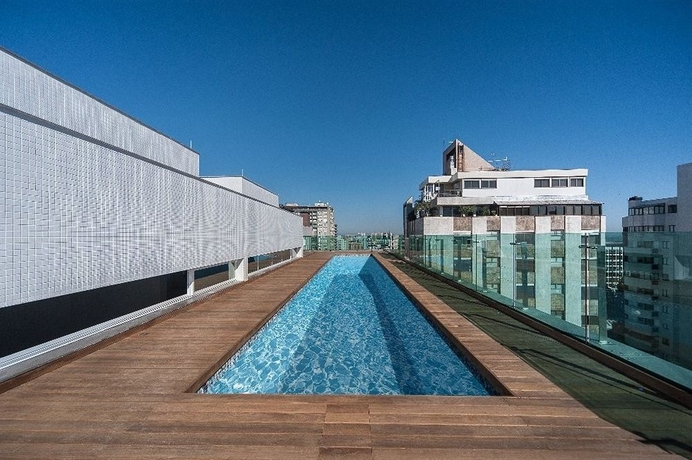 Imagen de la piscina del Hotel Laghetto Moinhos. Foto 16