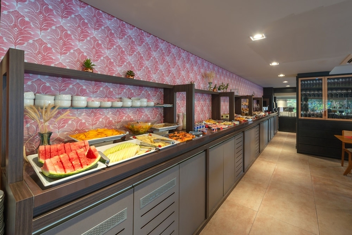 Imagen del bar/restaurante del Hotel Laghetto Stilo Borges. Foto 4