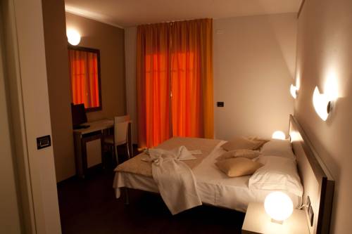 Imagen de la habitación del Hotel Lago Di Como. Foto 12