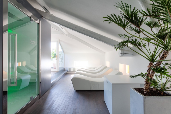 Imagen de la piscina del Hotel Lago Di Garda. Foto 4