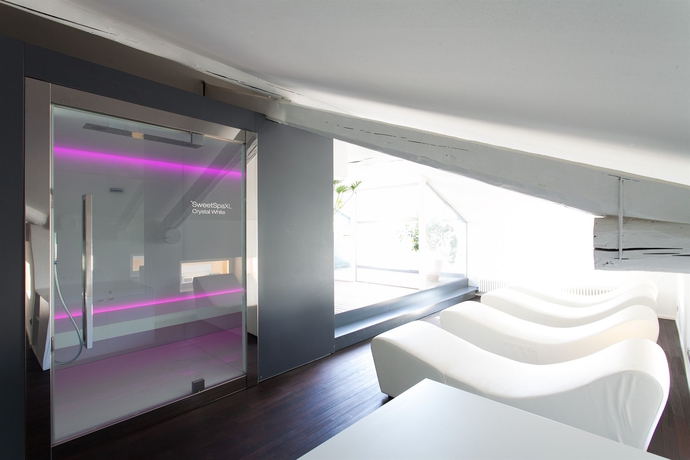 Imagen de la piscina del Hotel Lago Di Garda. Foto 5