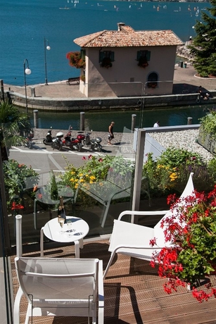 Imagen de los exteriores del Hotel Lago Di Garda, Lago de Garda. Foto 3