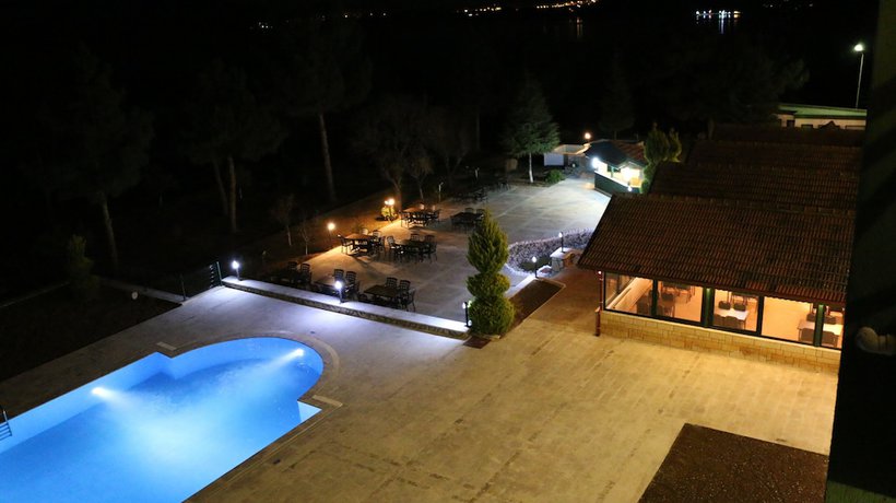 Imagen de la piscina del Hotel Lago Di Salda. Foto 20