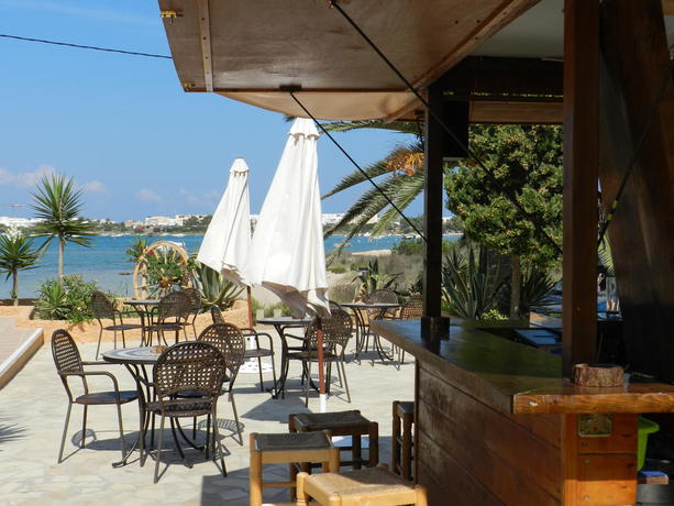 Imagen de los exteriores del Hotel Lago Dorado. Foto 6