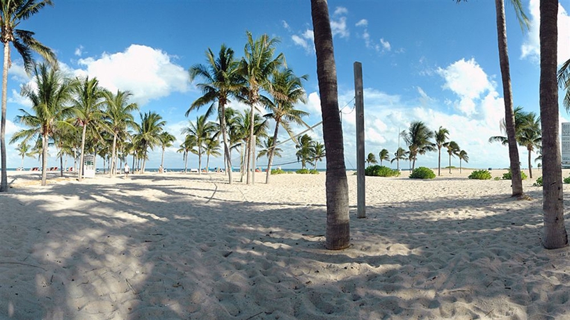 Imagen de los exteriores del Hotel Lago Mar Beach Resort and Club. Foto 3