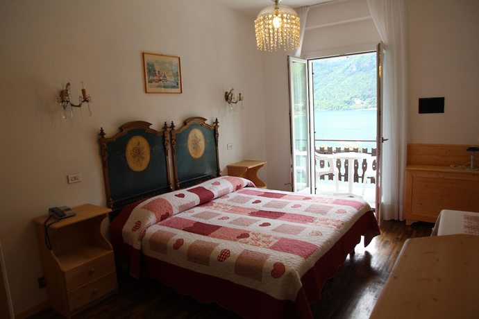 Imagen de la habitación del Hotel Lago Park Molveno. Foto 2
