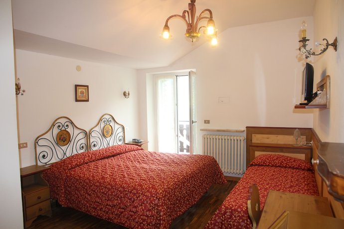 Imagen de la habitación del Hotel Lago Park Molveno. Foto 4