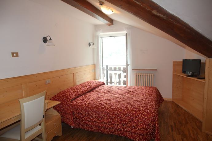 Imagen de la habitación del Hotel Lago Park Molveno. Foto 8