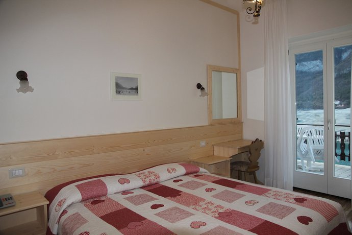 Imagen de la habitación del Hotel Lago Park Molveno. Foto 11