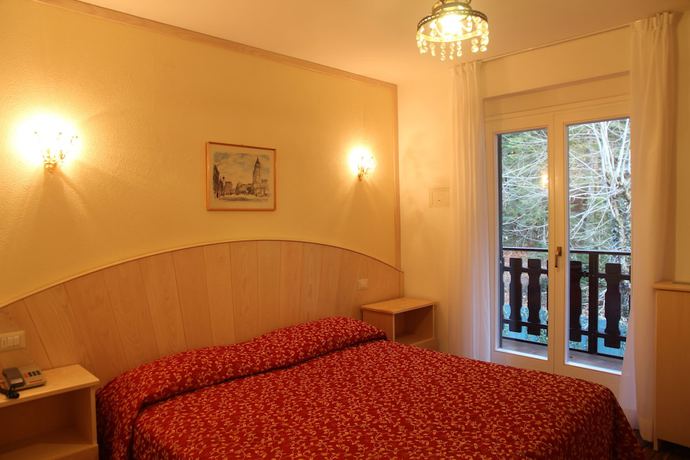 Imagen de la habitación del Hotel Lago Park Molveno. Foto 14