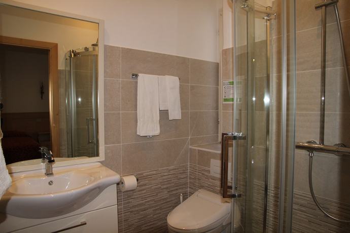 Imagen de la habitación del Hotel Lago Park Molveno. Foto 15