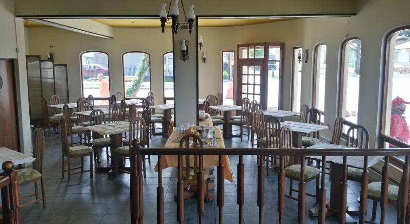 Imagen del bar/restaurante del Hotel Lago Sarmiento. Foto 2