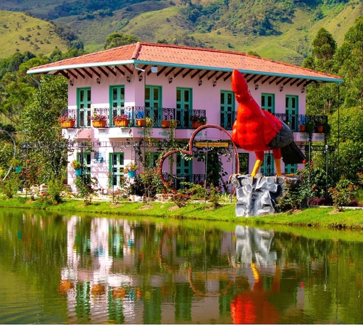 Imagen general del Hotel Lago Valdivia. Foto 1